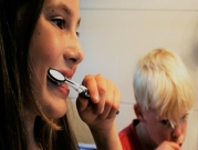 دراسة: تنظيف الأسنان قد يقي من أمراض قلبية