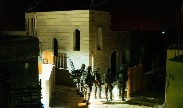 اعتقال 11 فلسطينيا بينهم شقيق الشهيد أبو دياك