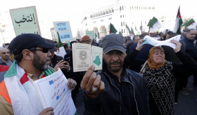 الجزائر: ناشطون يواجهون المرشحين الرئاسيين بتقنية الـVAR