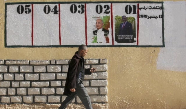 الجزائر تفتح مراكز اقتراعها خارج البلاد لانتخاب رئيس جديد
