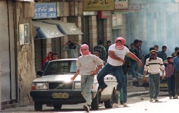 32 عاما على انتفاضة الحجارة فلسطينيات عرب 48