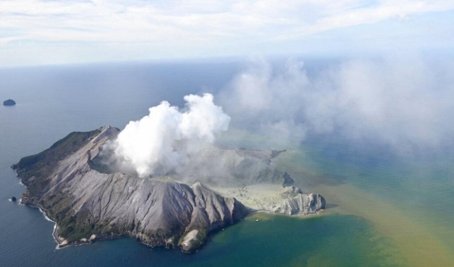 نيوزيلندا: مقتل 5 أشخاص وإصابة العشرات بثوران بركان