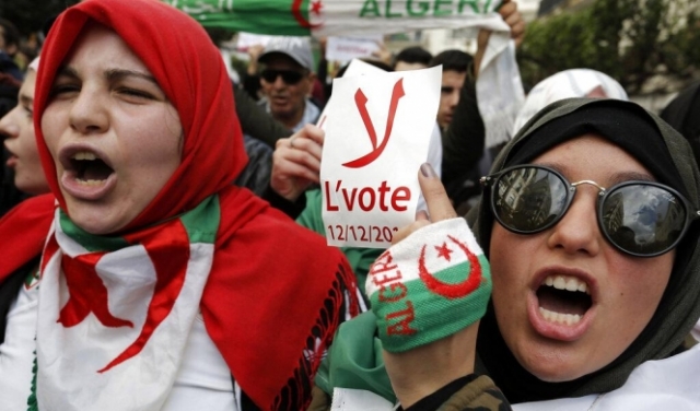 الطلاب الجزائريون يتظاهرون رفضا لانتخابات يفرضها الجيش