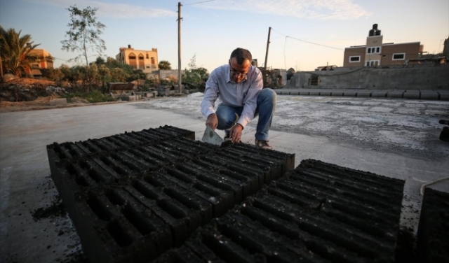 غزة: مهندس فلسطيني ينجح بصناعة أحجار بناء صديقة للبيئة