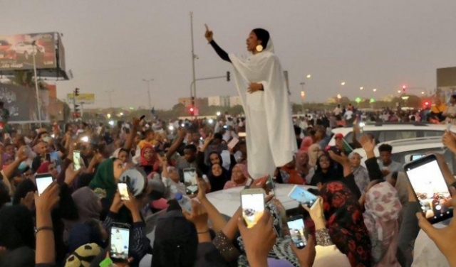 السودان تحتفل بمرور عام على الثورة