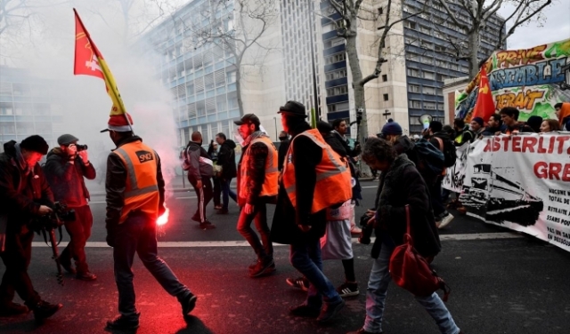 إضراب العمال الفرنسي يدخل يومه الـ15 