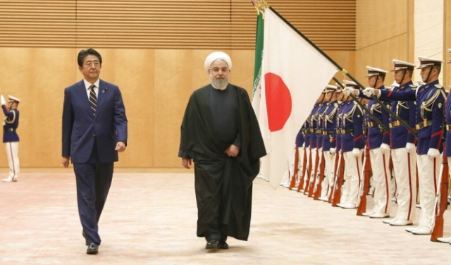  إيران تتمسك بقشّة اليابان للنجاة من غرق العقوبات 