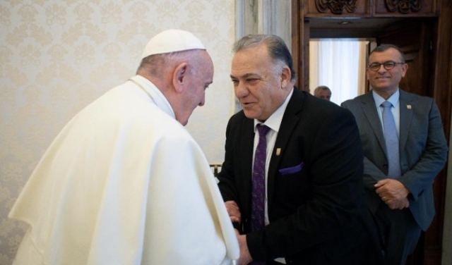 رئيس بلدية الناصرة يلتقي البابا في الفاتيكان