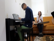 عائلة تركيّة تتعلم العزف لتدعم ابنها الكفيف 
