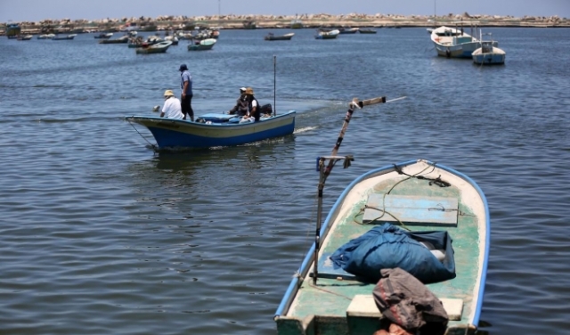 الاحتلال يعيد توسيع مساحة الصيد في بحر غزة