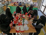 فلسطينيات غزيّات يصنعن هدايا عيد الميلاد