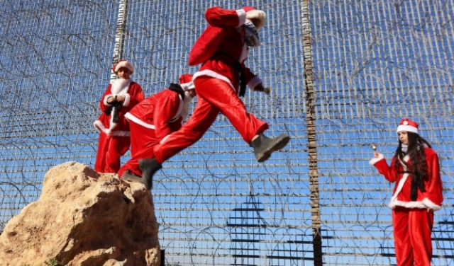 كيف يمكن أن يحقق بابا نويل الأمنيات بينما يحاصره الاحتلال؟