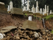 لبنان: عاصفة "لولو" تتسبب بانهيار مقبرة يهودية