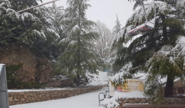 استمرار تساقط الثلوج في جبل الشيخ
