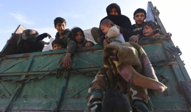 47 ألف نازح سوري مدني من إدلب في 3 أيام