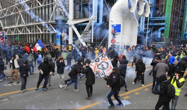 فرنسا: تظاهرات واستمرار التشويشات في المواصلات 