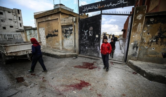 بالقنابل العنقوديّة: مقتل 9 في قصف للنظام على مدرسة بشمال سوريّة