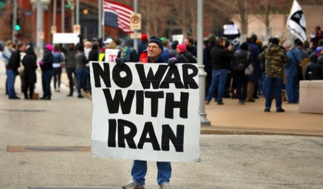 واشنطن: تظاهر المئات ضد الحرب مع إيران