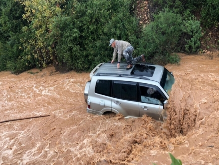 في قلب العاصفة: العثور على جثة شاب جرفته السيول بنهريا