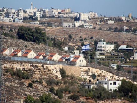 الاتحاد الأوروبي يدعو إسرائيل لإنهاء الاستيطان في الأراضي المحتلة