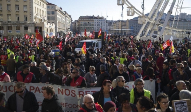 فرنسا: الآلاف ضد قانون التقاعد والشرطة ترد بالقنابل 