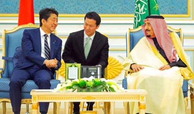 رئيس الوزراء الياباني يبحث بالسعودية التوتر بالخليج