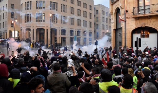مواجهات في بيروت غداة أعنف اشتباكات منذ بدء الاحتجاجات