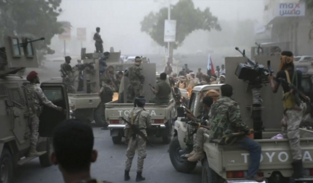 70 قتيلا في هجوم للحوثيين على معسكر في مأرب باليمن