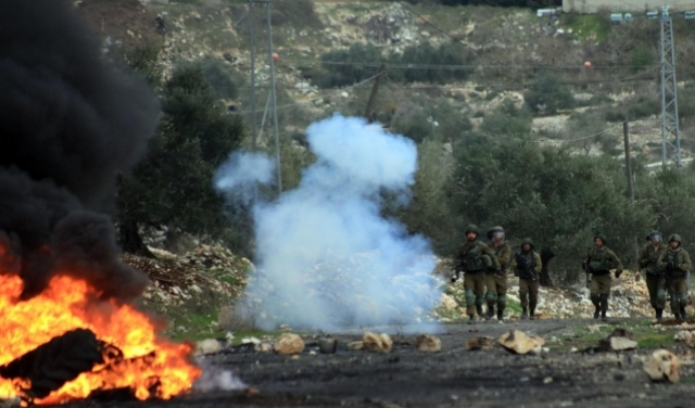 مستوطنون يهاجمون منازل الفلسطينيين بالخليل واعتقالات بالضفة