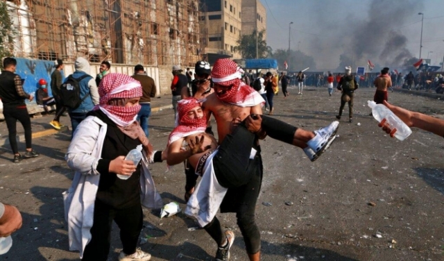 قتيلان وعشرات الجرحى بمواجهات مع الأمن في بغداد