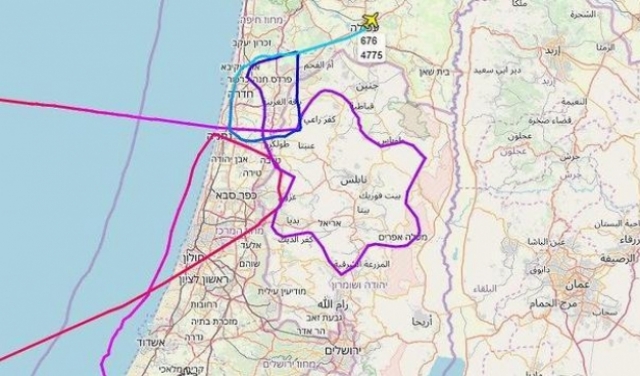 طائرة حربية إسرائيلية ترسم 