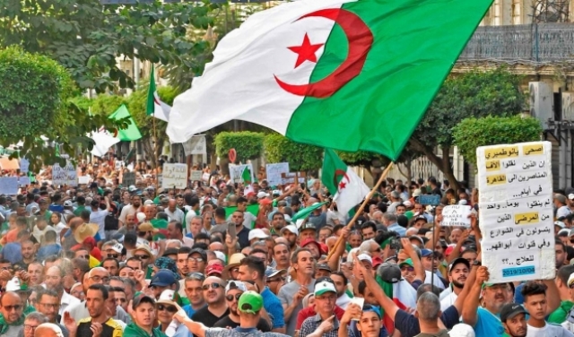 الجزائر: استمرار الاحتجاجات المطالبة برحيل القيادة السياسية