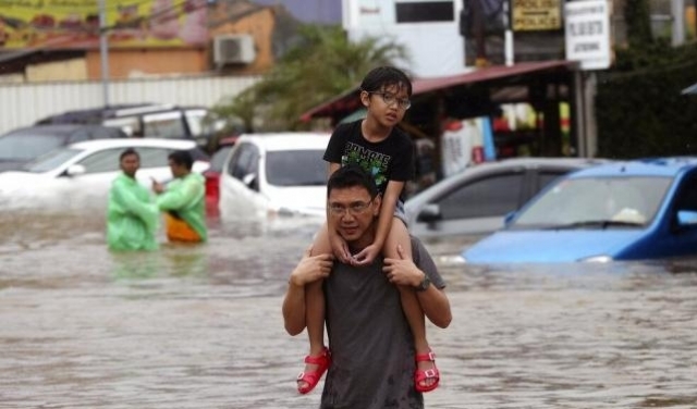 فيضانات في إندونيسيا: تسعة قتلى ومئات في الملاجئ 