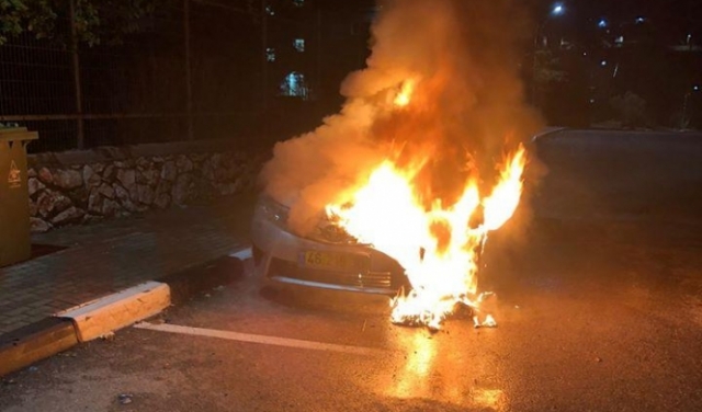 إحراق سيارة موظف في بلدية عرابة