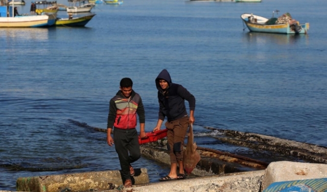 الاحتلال يقلّص مساحة الصيد في غزة