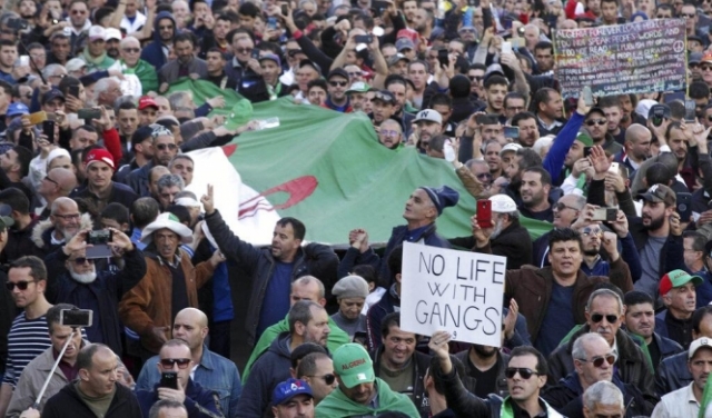 الحراك الجزائري يقترب من عامه الأول.. والحشد مستمر 