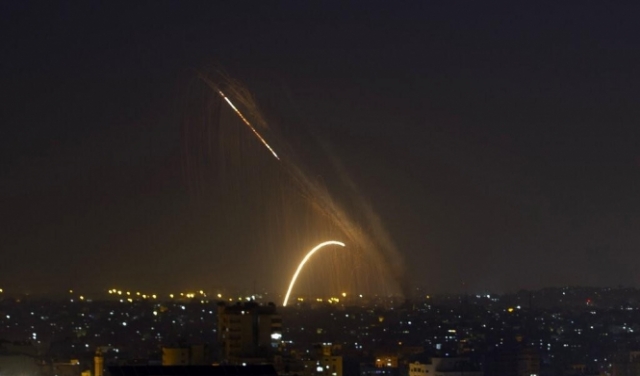 بزعم سقوط قذيفة: مدفعية الاحتلال تقصف مواقع في غزة