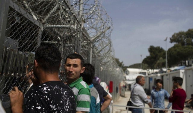 اليونان تبدأ بترحيل 200 لاجئ أسبوعيا لمعسكرات معزولة