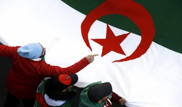 الجزائر: هبوط إيرادات النفط بـ2019 يضخم العجز التجاري