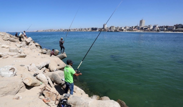 غزة: توسيع منطقة الصيد وإصدار 2000 تصريح تجاري