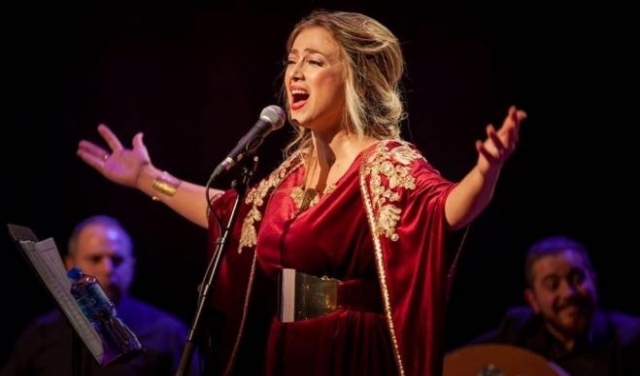 دلال أبو آمنة تطلق ألبومها الغنائي الصوفي 
