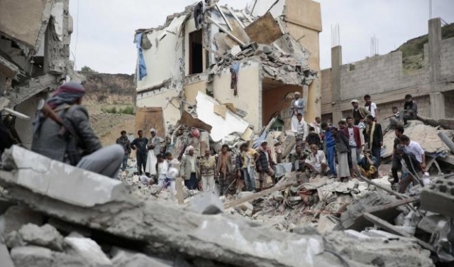 اليمن: نجاة وزير الدفاع من انفجار استهدفه ومقتل 6 من مرافقيه