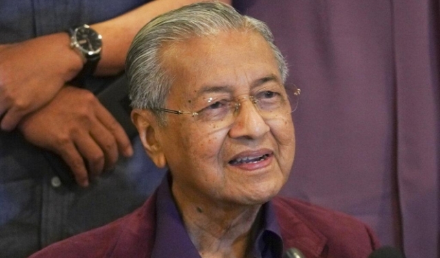 ماليزيا: مهاتير محمد يقدم استقالاته للملك وسط هزة سياسية