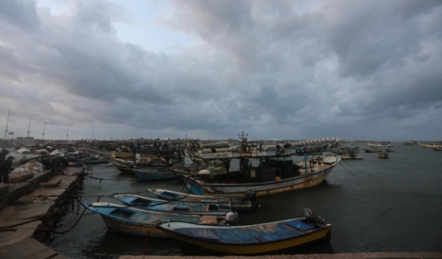 تشديد الحصار على غزة: إغلاق المعابر وإلغاء مساحة الصيد