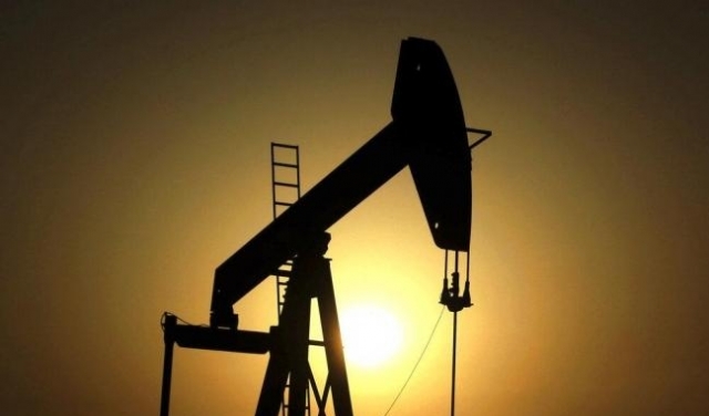 أسعار النفط تفقد مكاسب مجددا مع توسع دائرة كورونا