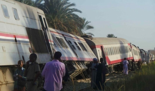 مصر: 24 مُصابا إثر خروج قطار عن مساره