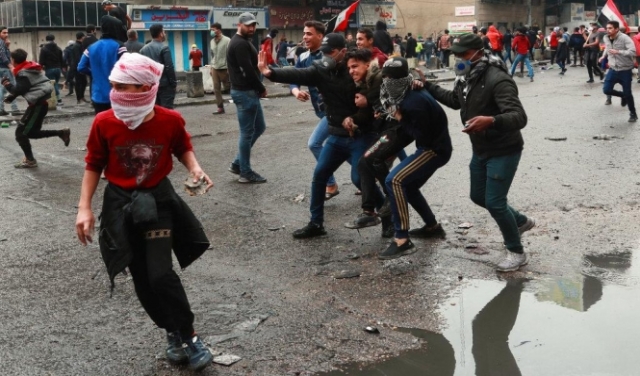 إصابة 4 متظاهرين عراقيين باشتباكات مع قوات الأمن في بغداد