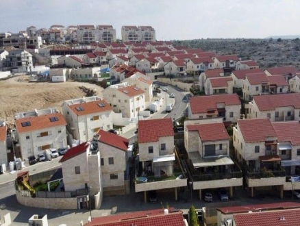 عريقات يحذّر من "أعمال عنف" في حال ضمّ أراض فلسطينية
