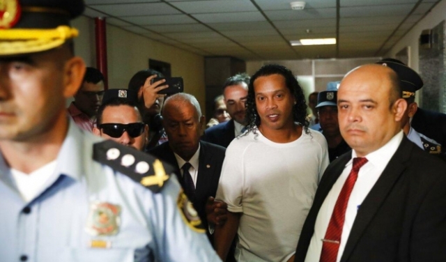 باراغواي: محاكمة رونالدينيو وشقيقه لدخولهما البلاد بوثائق مزورة