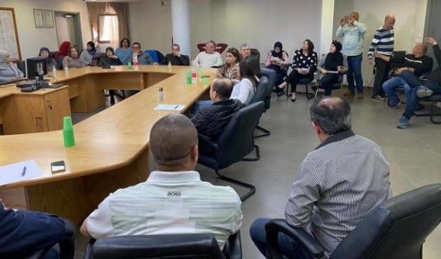 بلدية الطيبة تعقد جلسة طارئة لمواجهة فيروس كورونا